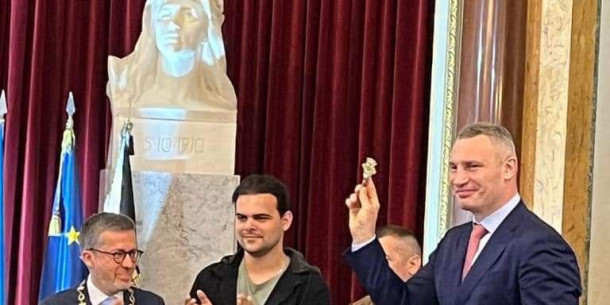 Vitaliy Klitschko met with the mayor of Lisbon
