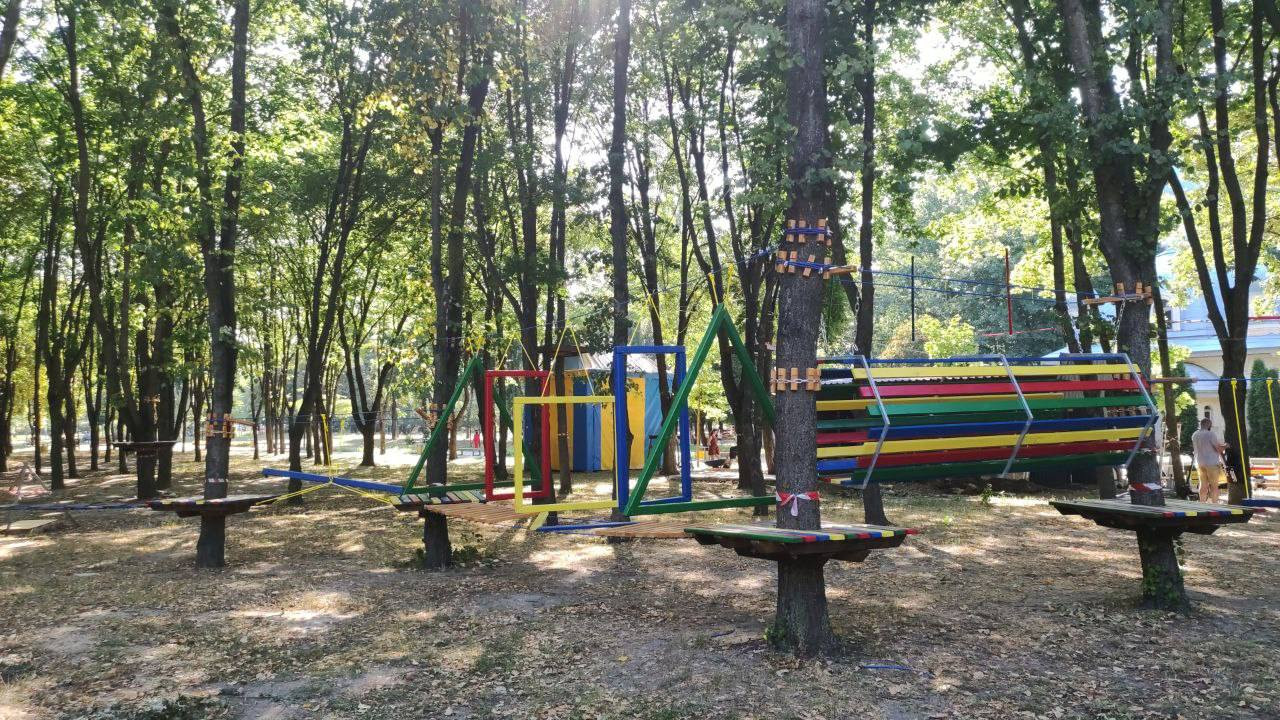 Облаштування мотузкового парку в парку «Юність» у Святошинському районі