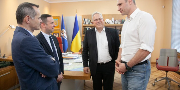 Vitaliy Klitschko signed a memorandum with French company Veolia on cooperation in the field of solid household waste management